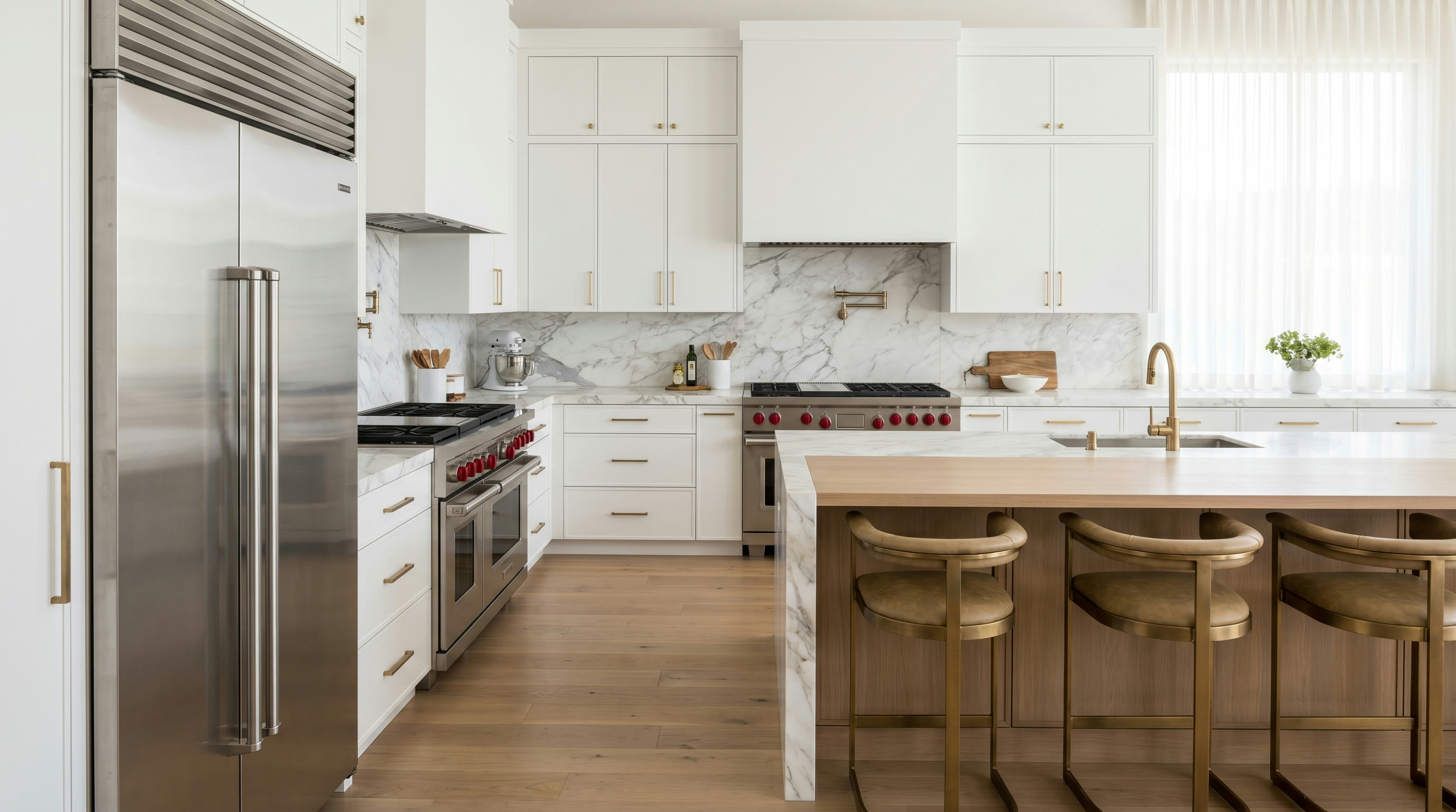 A professional range in a luxury Los Angeles kitchen